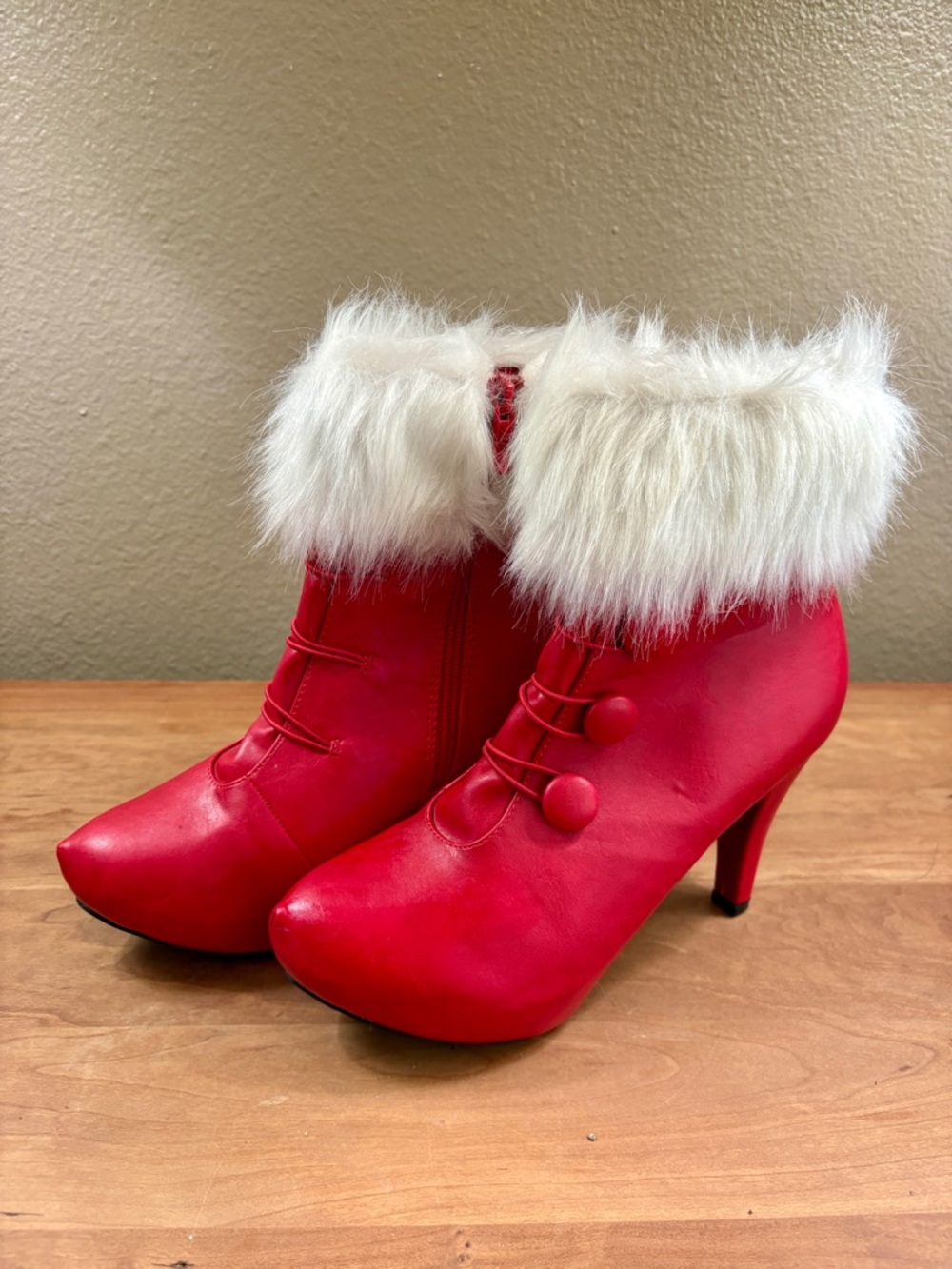 Ellie Womens Red Faux Fur Trim High-Heel Ankle Boots, Womens size 9 - Picture 16 of 16
